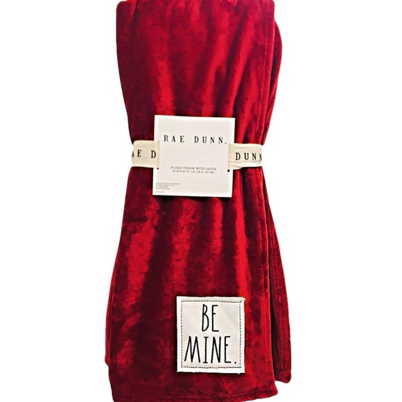 NWT Rae Dunn Red BE MINE/Valentine’s Day Patch Throw Soft Plush Blanket 50x70 - Picture 1 of 2